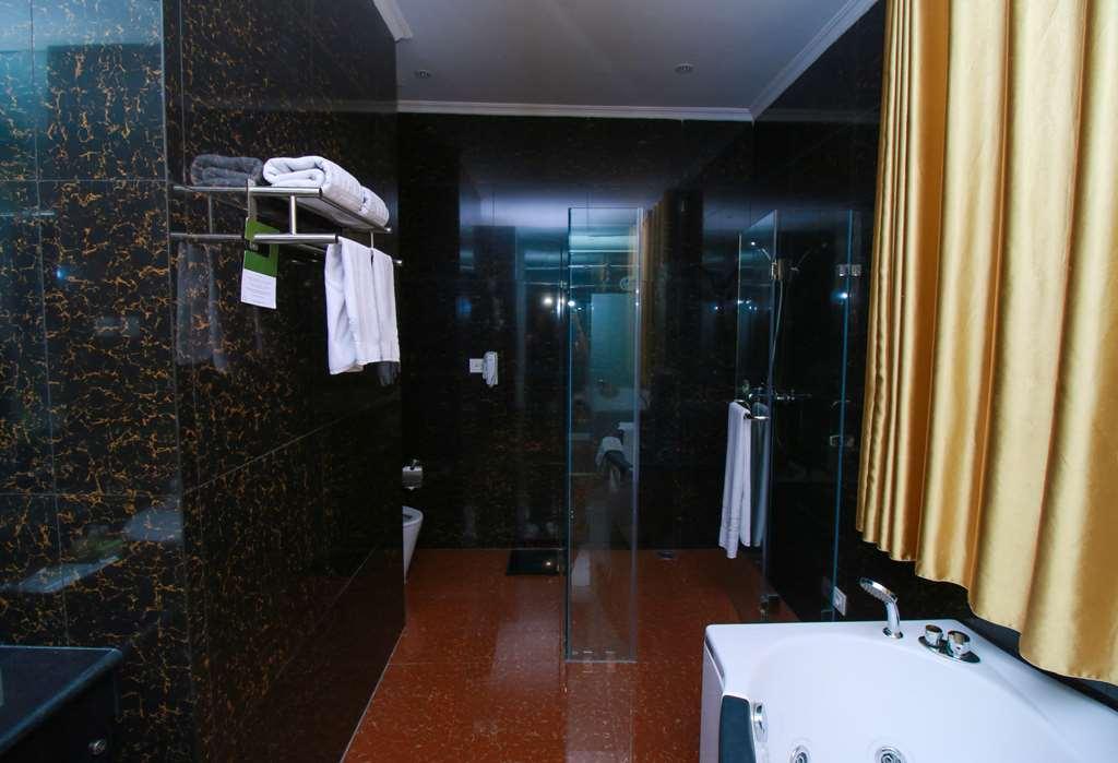 Hotel Golden Tulip Legacy Surabaja Exteriér fotografie