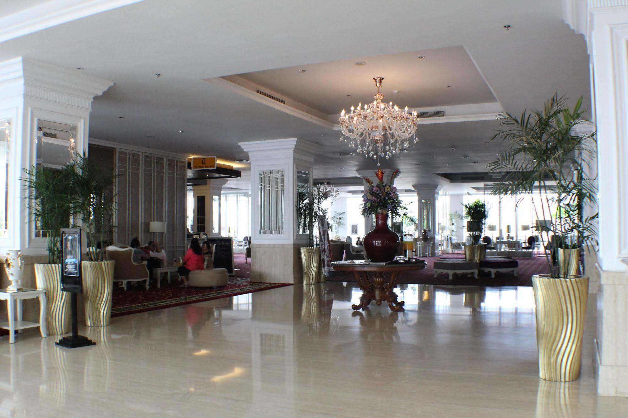 Hotel Golden Tulip Legacy Surabaja Exteriér fotografie