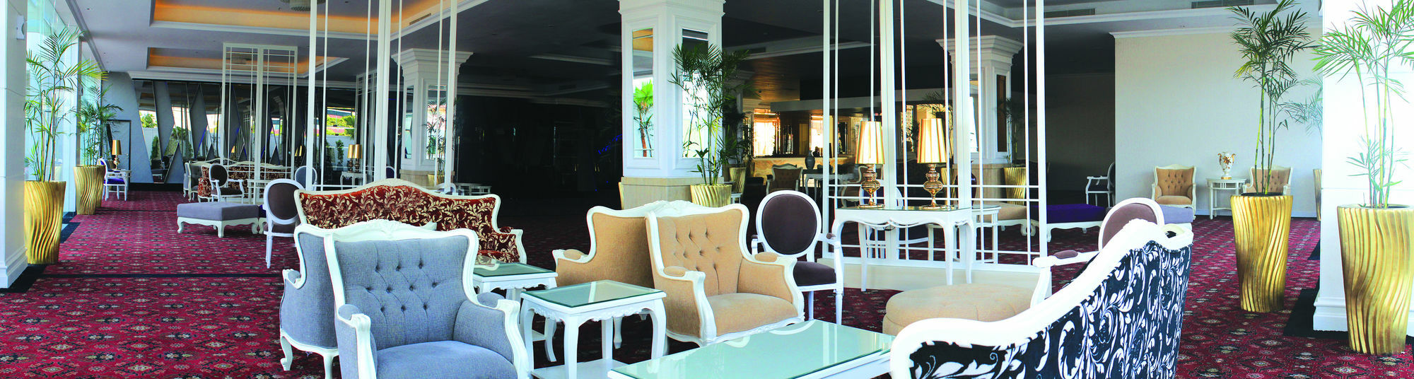 Hotel Golden Tulip Legacy Surabaja Exteriér fotografie
