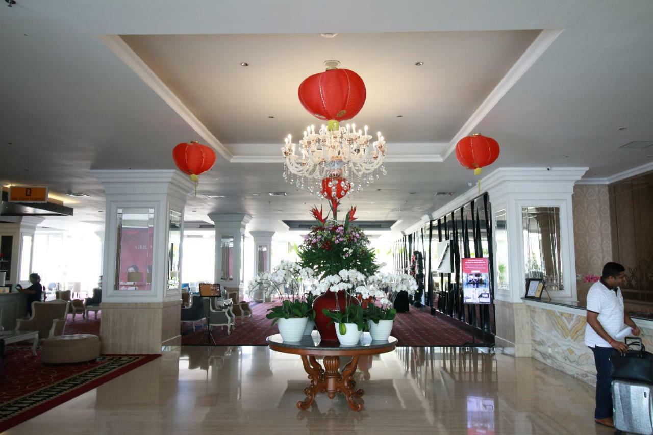 Hotel Golden Tulip Legacy Surabaja Exteriér fotografie